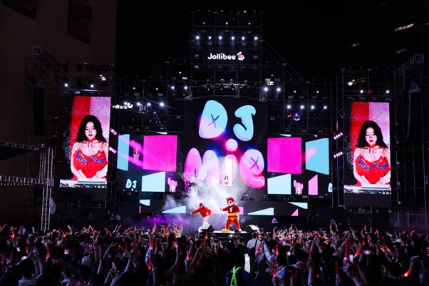 ​RHYDER, Double2T, Hồ Đông Quan... “cháy” hết mình trong sự kiện 20 năm của Jollibee Việt Nam