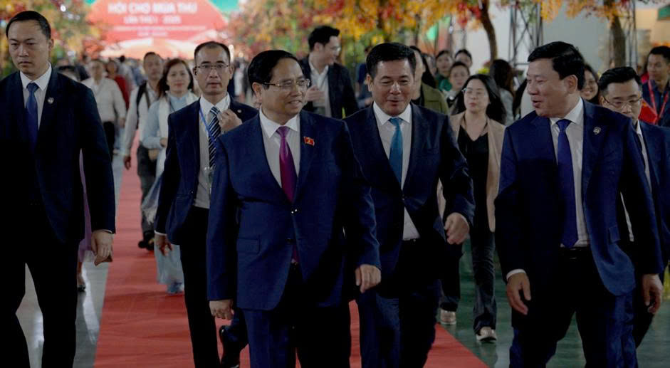 “Tinh hoa Thu Hà Nội”: Hơi thở di sản giữa nhịp sống hiện đại